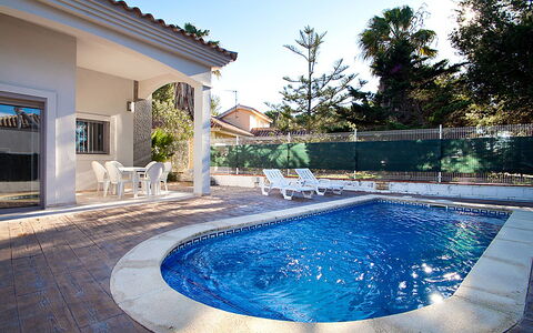Gaviota 13: Piscina, Proprietà, Casa, Zona Residenziale, Casa, Immobiliare, Acqua, Cielo, Costruzione, Backyard