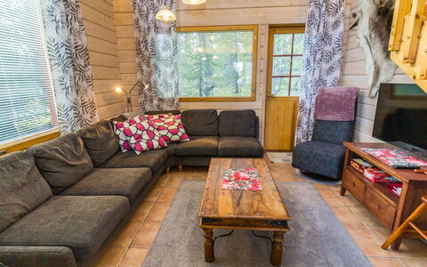 Pyryruka: Legna, Mobilia, Pavimentazione, Interior Design, Pavimento, Casa, Divano, Soffitto, Soggiorno, Camera