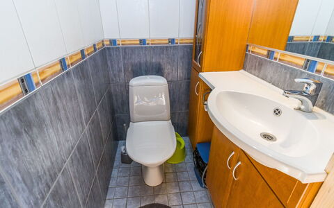 Pyryruka: Bagno, Lavandino Del Bagno, Idraulico Fixture, Toilet Seat, Lavello, Gabinetto, Pavimentazione, Pavimento, Rubinetto, Idraulico