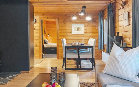 Uolevintie 39B: Interior Design, Pavimentazione, Mobilia, Legna, Pavimento, Soffitto, Camera, Illuminazione, Tavolo, Soggiorno