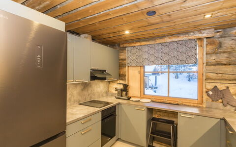 Rukasaukko: Legna, Soffitto, Pavimentazione, Interior Design, Controsoffitto, Cucina, Pavimento, Cabinetry, Lampada, Color Legno