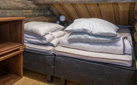 Saukkokumpu 3: Camera Da Letto, Biancheria, Bedding, Lenzuolo, Letto, Telaio Del Letto, Latifoglie, Materasso, Cuscino, Color Legno
