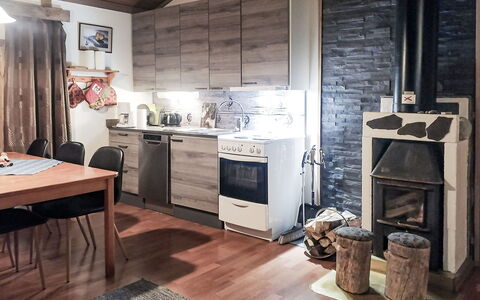 Salakolo 1: Mobilia, Legna, Interior Design, Pavimentazione, Cucina, Camera, Elettrodomestico Da Cucina, Pavimento, Casa, Apparecchio Major