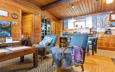 Kesäranta 2: Mobilia, Interior Design, Legna, Soffitto, Pavimentazione, Pavimento, Divano, Soggiorno, Camera, Sedia