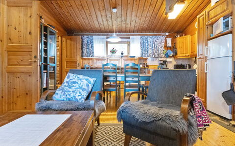 Kesäranta 2: Legna, Soffitto, Interior Design, Mobilia, Camera, Casa, Soggiorno, Villetta, Log Cabin, Color Legno
