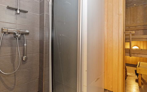Kesäranta 2: Pavimentazione, Legna, Pavimento, Idraulico Fixture, Idraulico, Soffione Doccia, Doccia, Doccia Porta, Bagno, Doccia Bar