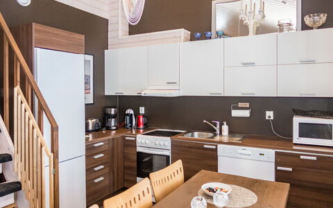Saukkotupa: Mobilia, Interior Design, Pavimentazione, Legna, Cabinetry, Elettrodomestico Da Cucina, Pavimento, Cucina, Controsoffitto, Apparecchio Major