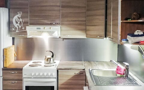 Salakolo 2: Elettrodomestico Da Cucina, Cucina, Apparecchio Major, Pavimentazione, Legna, Controsoffitto, Elettrodomestico, Cabinetry, Mobilia, Interior Design