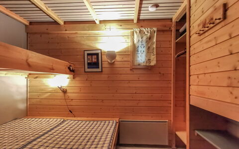 Salakolo 2: Legna, Interior Design, Pavimento, Soffitto, Mobilia, Pavimentazione, Letto, Camera Da Letto, Camera, Illuminazione