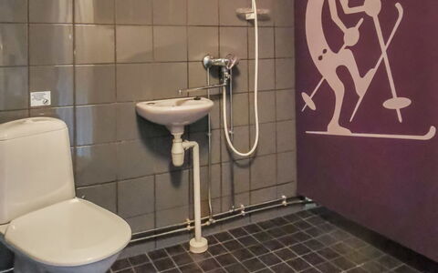 Salakolo 2: Parete, Idraulico Fixture, Pavimentazione, Bagno, Gabinetto, Pavimento, Toilet Seat, Idraulico, Piastrella, Rubinetto