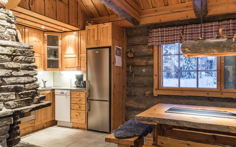 Operonmukka a 8: Legna, Soffitto, Villetta, Casa, Log Cabin, Color Legno, Lampada, Latifoglie, Plank, Cucina