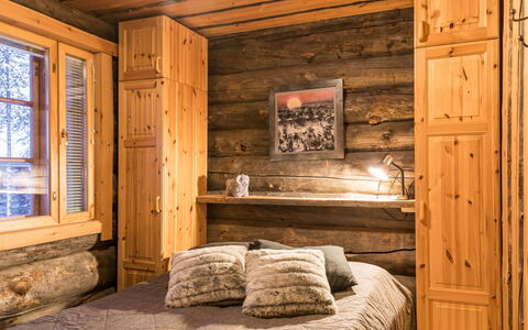 Operonmukka a 8: Legna, Interior Design, Camera Da Letto, Mobilia, Pavimentazione, Pavimento, Soffitto, Letto, Lenzuolo, Camera