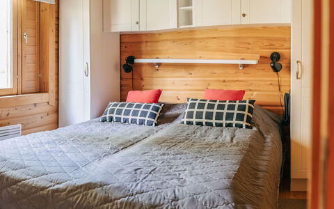 Levinstone: Mobilia, Interior Design, Legna, Camera Da Letto, Letto, Pavimentazione, Pavimento, Camera, Soffitto, Illuminazione