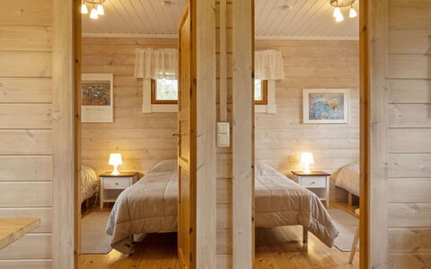 Lonnakko: Pavimentazione, Pavimento, Interior Design, Legna, Soffitto, Mobilia, Pavimento In Legno, Camera, Illuminazione, Latifoglie