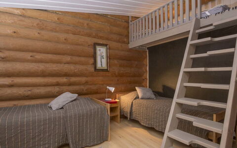 Pohosniemi: Legna, Pavimento, Pavimentazione, Mobilia, Interior Design, Camera Da Letto, Letto, Soffitto, Camera, Marrone