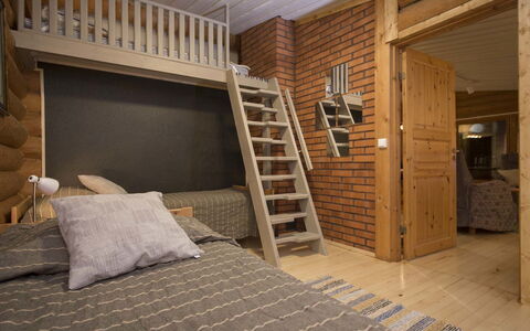 Pohosniemi: Mobilia, Camera Da Letto, Letto, Legna, Pavimento, Interior Design, Pavimentazione, Lenzuolo, Soffitto, Bedding