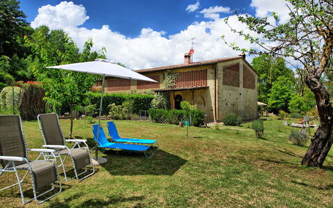 Villa Diletta: Proprietà, Backyard, Casa, Cortile, Costruzione, Immobiliare, Albero, Erba, Casa, Area Rurale