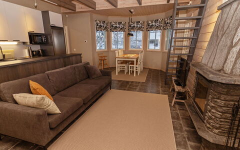 Rukan Taikavuosseli 12 a: Interior Design, Mobilia, Pavimentazione, Divano, Pavimento, Legna, Soggiorno, Appartamento, Soffitto, Camera
