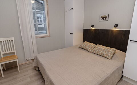 Rukan Taikavuosseli 12 a: Letto, Pavimento, Camera Da Letto, Pavimentazione, Mobilia, Parete, Interior Design, Lenzuolo, Legna, Bedding