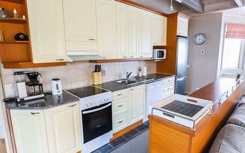Rukan Taikavuosselin Helmi 8 a: Elettrodomestico Da Cucina, Cucina, Cabinetry, Controsoffitto, Mobilia, Apparecchio Major, Pavimentazione, Interior Design, Legna, Pavimento