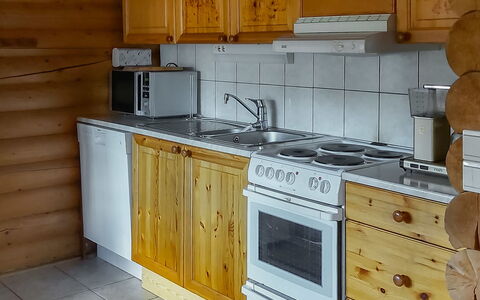 Harjurinne: Legna, Cucina, Elettrodomestico Da Cucina, Apparecchio Major, Pavimentazione, Controsoffitto, Cabinetry, Mobilia, Pavimento, Cucina Stufa