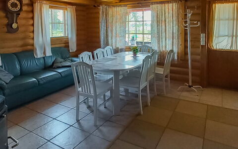 Harjurinne: Mobilia, Legna, Pavimentazione, Interior Design, Pavimento, Tavolo, Sedia, Soffitto, Divano, Camera
