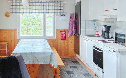 Uniranta: Legna, Mobilia, Pavimentazione, Interior Design, Pavimento, Cucina, Camera, Cabinetry, Soffitto, Color Legno