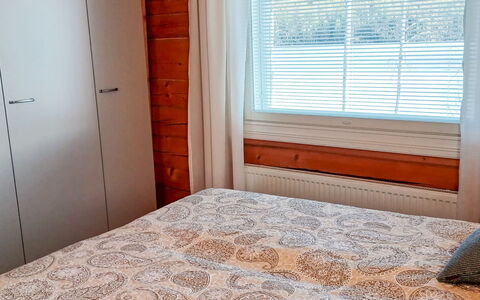 Pellervo: Letto, Camera Da Letto, Pavimento, Lenzuolo, Bedding, Legna, Pavimentazione, Interior Design, Biancheria, Tessile