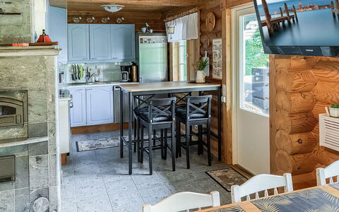 Vastaniemi: Mobilia, Legna, Interior Design, Cucina, Pavimentazione, Soffitto, Camera, Pavimento, Elettrodomestico Da Cucina, Apparecchio Major