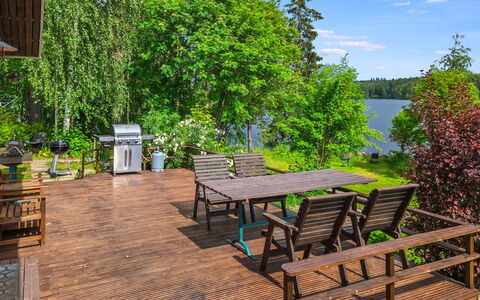 Ellilä: Arbusto, Giardino, Deck, Primavera, Mobili Da Esterno, Portico, Latifoglie, Eco Hotel, Shade