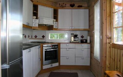 Puolukka: Elettrodomestico Da Cucina, Cucina, Controsoffitto, Apparecchio Major, Cabinetry, Pavimentazione, Legna, Interior Design, Soffitto, Mobilia
