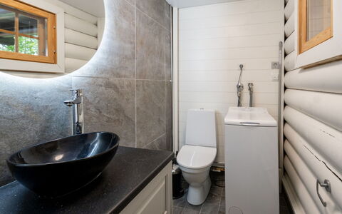 Villa Assi: Pavimentazione, Idraulico Fixture, Bagno, Interior Design, Pavimento, Lavello, Lavandino Del Bagno, Rubinetto, Idraulico, Casa