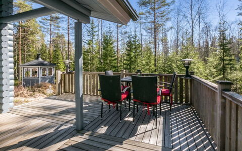 Kiimalammi: Legna, Portico, Deck, Casa, Latifoglie, Plank, Villetta, Mobili Da Esterno, Shade, Pavimento In Legno