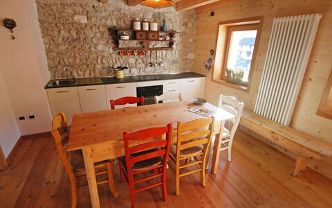 Barcis Lake 100: Camera, Mobilia, Proprietà, Pavimento In Legno, Pavimento, Sala Da Pranzo, Tavolo, Costruzione, Latifoglie, Interior Design