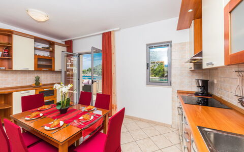 Villa Silvana: Proprietà, Camera, Costruzione, Immobiliare, Mobilia, Interior Design, Casa, Cucina, Tavolo, Sala Da Pranzo