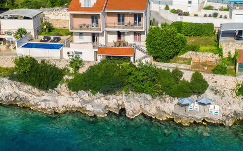 Villa Silvana: Acqua, Costruzione, Finestra, Pianta, Azzurro, Casa, Albero, Urban Design, Costiera E Morfologie Oceanic, Alveo