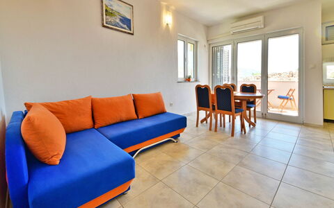 Karlobag 200: Camera, Proprietà, Mobilia, Interior Design, Costruzione, Soggiorno, Immobiliare, Tavolo, Pavimento, Casa