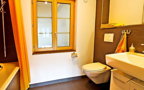 Egggraben: Bagno, Camera, Proprietà, Giallo, Interior Design, Pavimento, Costruzione, Idraulico Fixture, Mobiletto Del Bagno, Casa