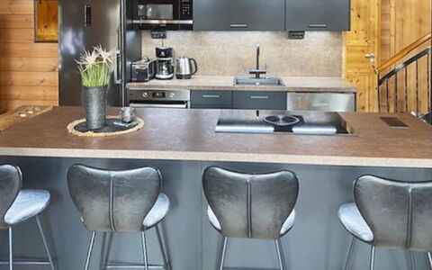 Tahkonbalju: Mobilia, Pavimentazione, Cucina, Legna, Interior Design, Controsoffitto, Pavimento, Seggiola Da Bar, Elettrodomestico Da Cucina, Sedia