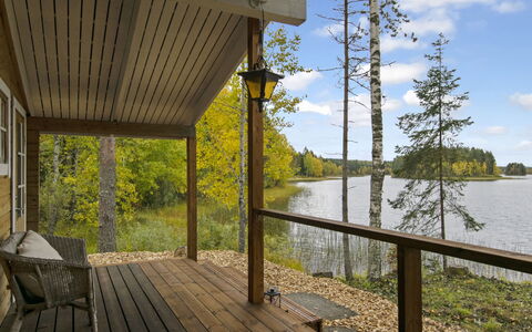 Lahdenpohja, Vaikon Loma 7: Legna, Portico, Pavimentazione, Interior Design, Pavimento, Deck, Soffitto, Mobilia, Latifoglie, Color Legno