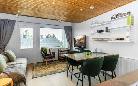 Kyllinilo: Blu, Balcone, Corrimano, Appartamento, Recinzione, Mare, Ricorrere, Condominio, Piscina, Hotel