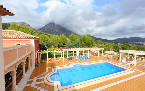Villa Orquideas: Cielo, Nube, Acqua, Proprietà, Costruzione, Piscina, Natura, Azzurro, Albero, Corpo D'Acqua