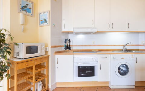 La Tejita: Cabinetry, Proprietà, Controsoffitto, Elettrodomestico, Cucina Stufa, Cucina, Legna, Elettrodomestico Da Cucina, Interior Design, Pavimento