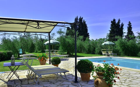 Villa Buonaparte: Proprietà, Terrazza, Shade, Immobiliare, Backyard, Cortile, Costruzione, Landscaping, Casa, Giardino