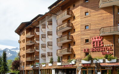 Villars 783: Costruzione, Cielo, Proprietà, Finestra, Pianta, Architettura, Urban Design, Nube, Condominio, Quartiere