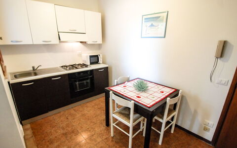 Valbella: Camera, Proprietà, Mobilia, Pavimento, Cucina, Costruzione, Casa, Interior Design, Immobiliare, Tavolo