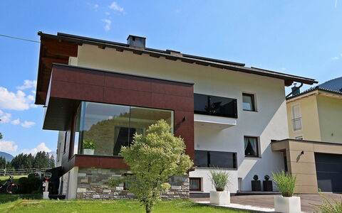 Fabian: Cielo, Pianta, Costruzione, Nube, Finestra, Shade, Albero, Lotto, Urban Design, Zona Residenziale