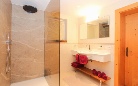 Fabian: Pavimentazione, Parete, Interior Design, Pavimento, Legna, Idraulico Fixture, Bagno, Soffitto, Illuminazione, Idraulico