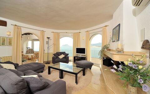 Vista Panorama: Soggiorno, Camera, Proprietà, Interior Design, Costruzione, Mobilia, Soffitto, Pavimento, Casa, Immobiliare