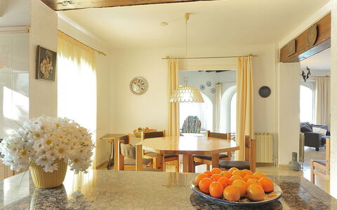 Vista Panorama: Camera, Proprietà, Soffitto, Interior Design, Soggiorno, Costruzione, Mobilia, Casa, Casa, Sala Da Pranzo